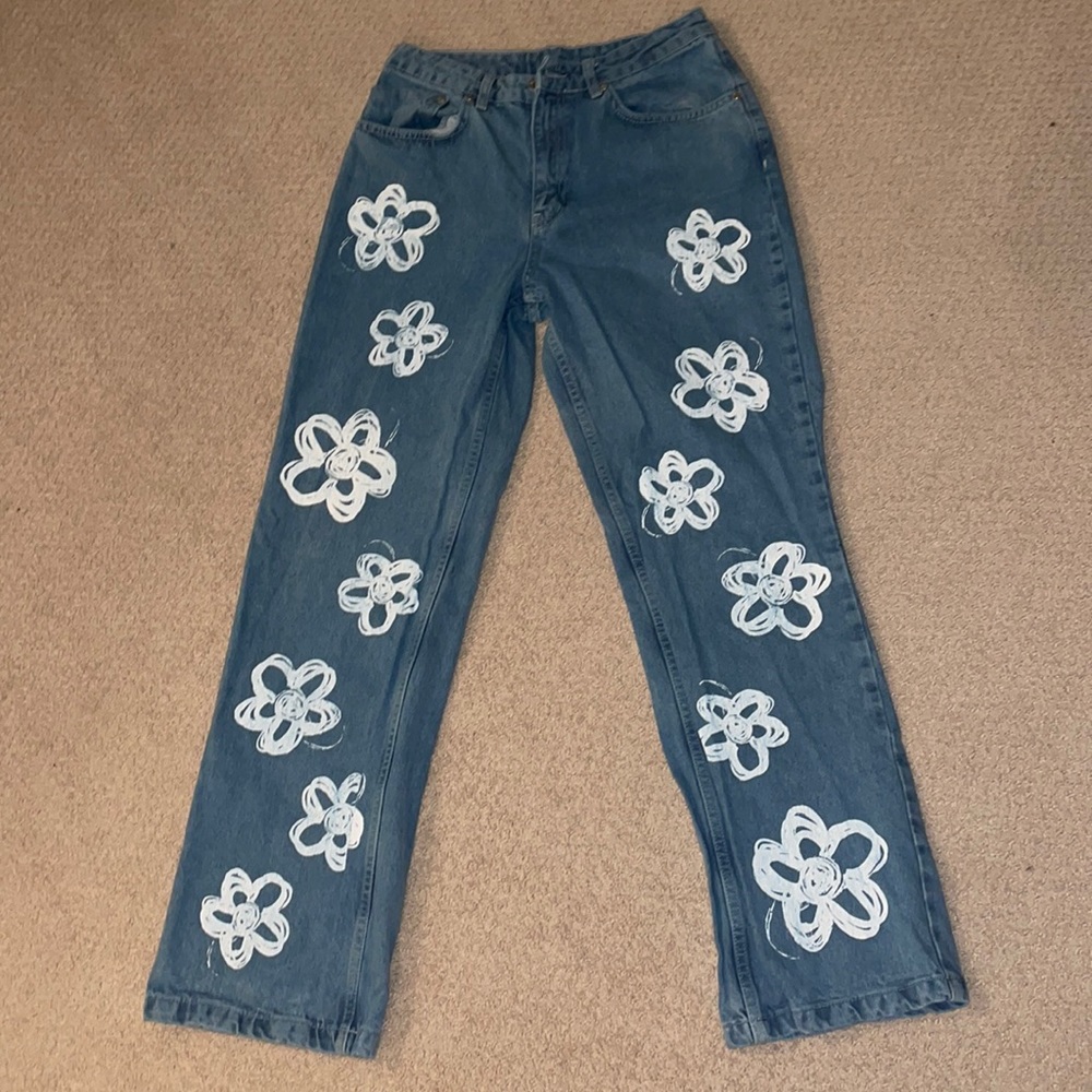 Urban Outfitters High Wasted Blue Jeans With Flowers